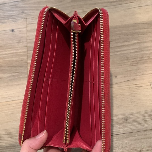 Prada hot pink zippy wallet with bow - Picture 3 of 6
